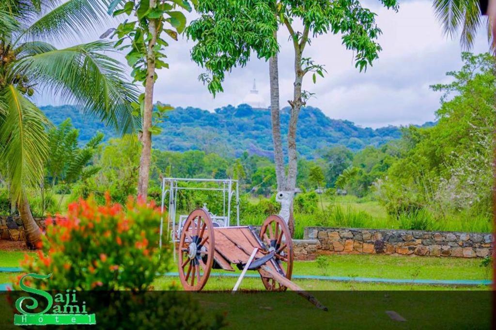 Saji-Sami Hotel Anuradhapura Bagian luar foto