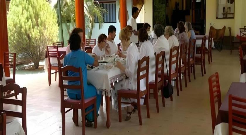 Saji-Sami Hotel Anuradhapura Bagian luar foto