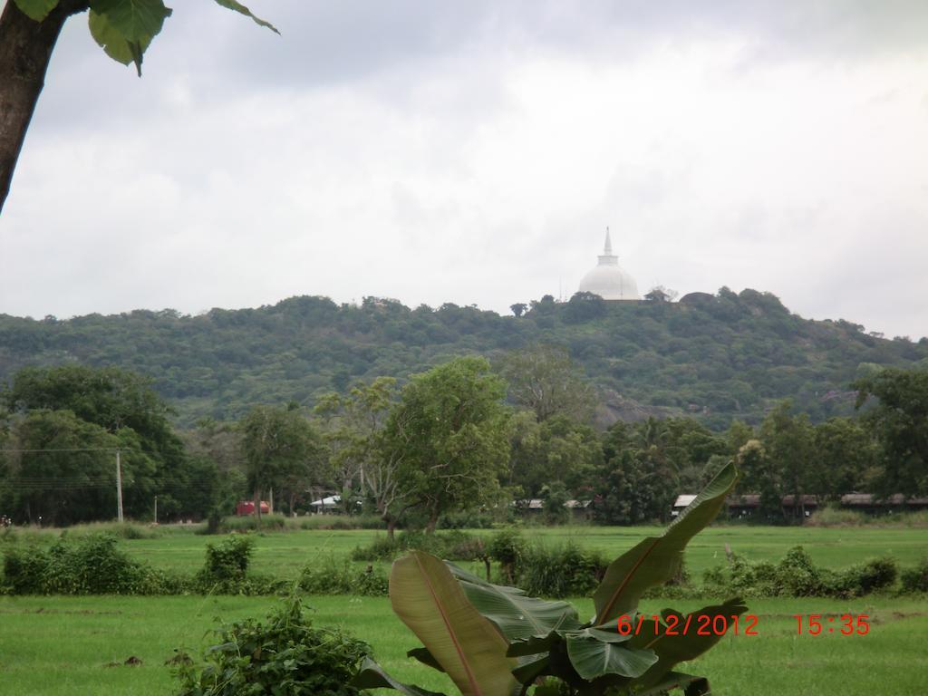 Saji-Sami Hotel Anuradhapura Bagian luar foto