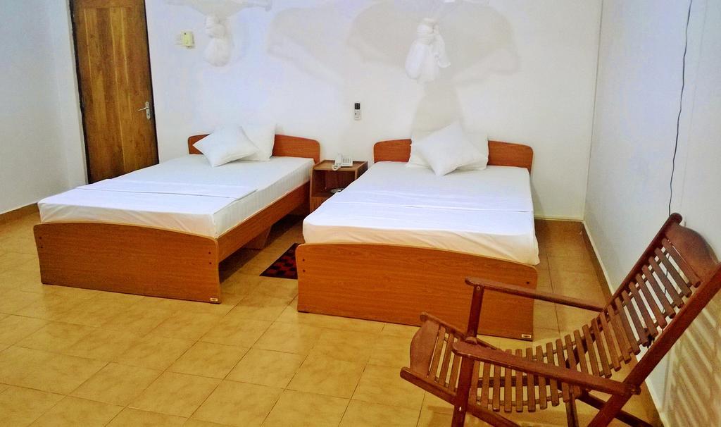 Saji-Sami Hotel Anuradhapura Bagian luar foto