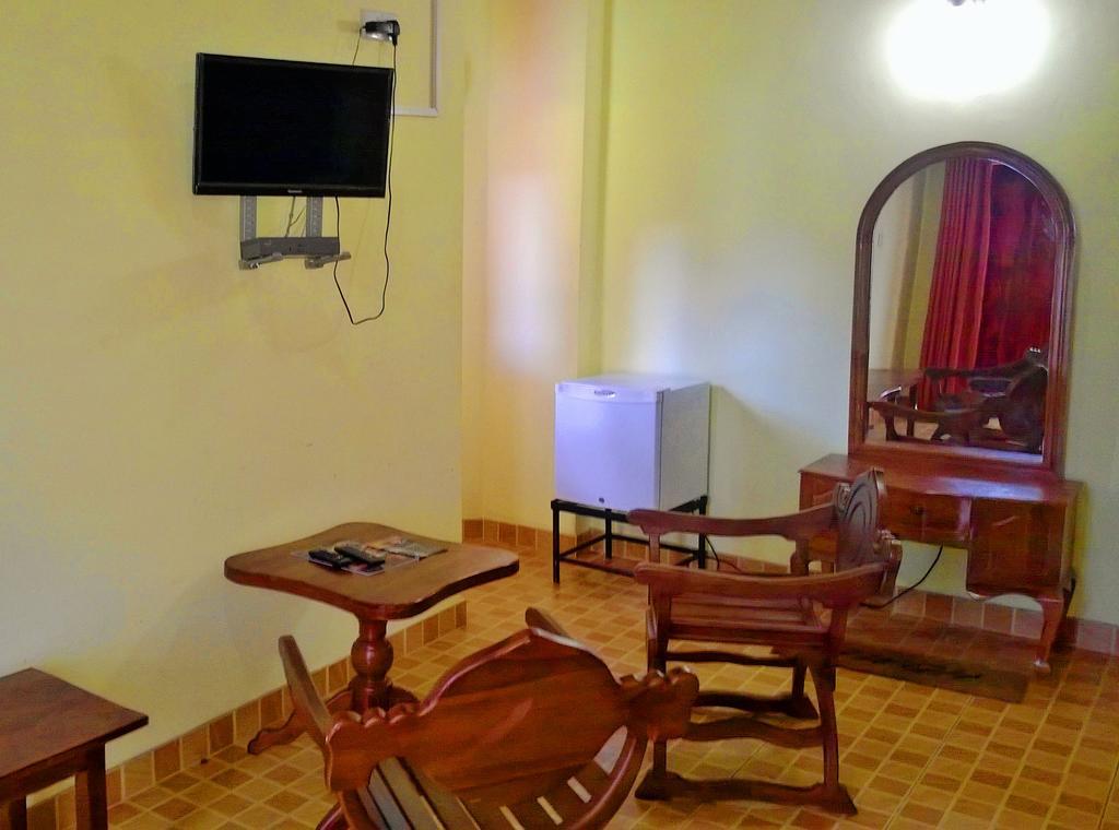 Saji-Sami Hotel Anuradhapura Bagian luar foto