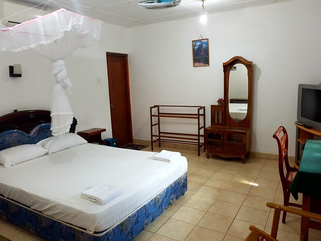 Saji-Sami Hotel Anuradhapura Bagian luar foto