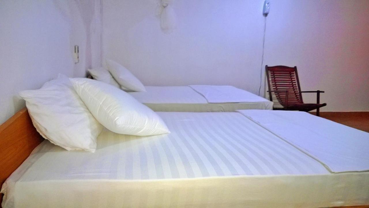 Saji-Sami Hotel Anuradhapura Bagian luar foto