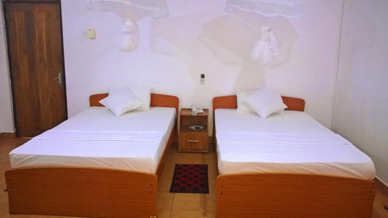 Saji-Sami Hotel Anuradhapura Bagian luar foto