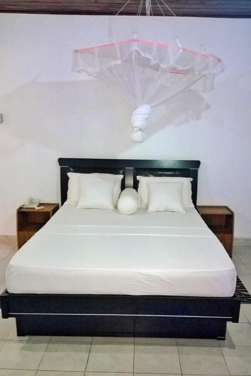 Saji-Sami Hotel Anuradhapura Bagian luar foto