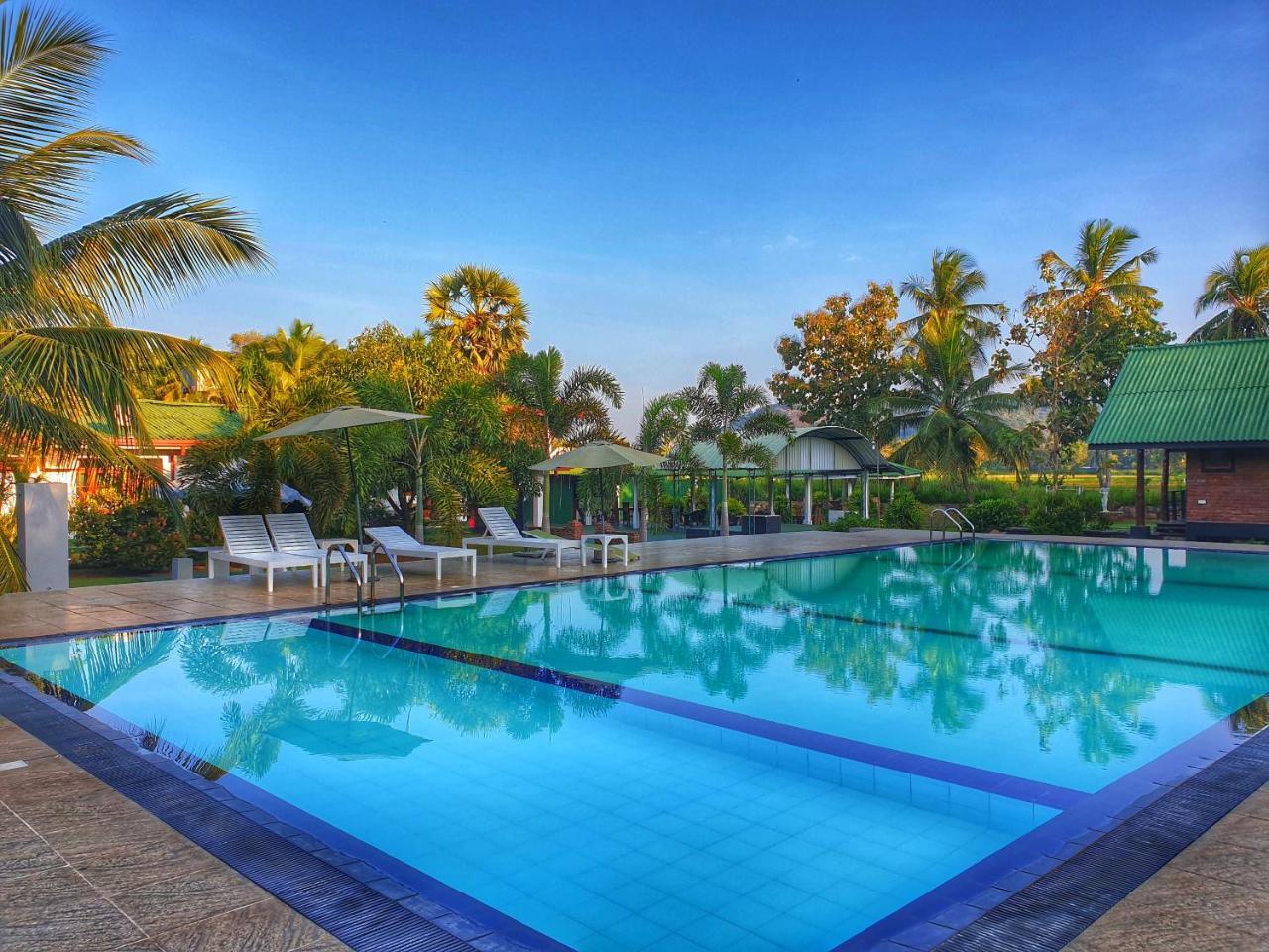 Saji-Sami Hotel Anuradhapura Bagian luar foto