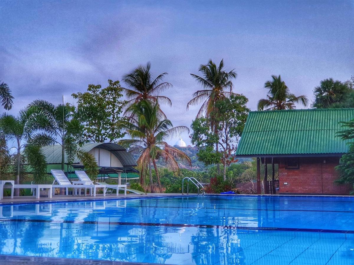 Saji-Sami Hotel Anuradhapura Bagian luar foto